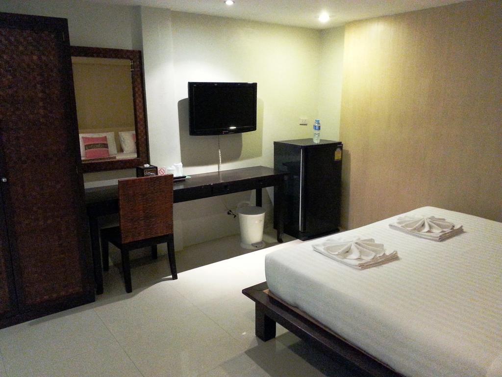 The Banana Leaf Hotel Patong Room photo